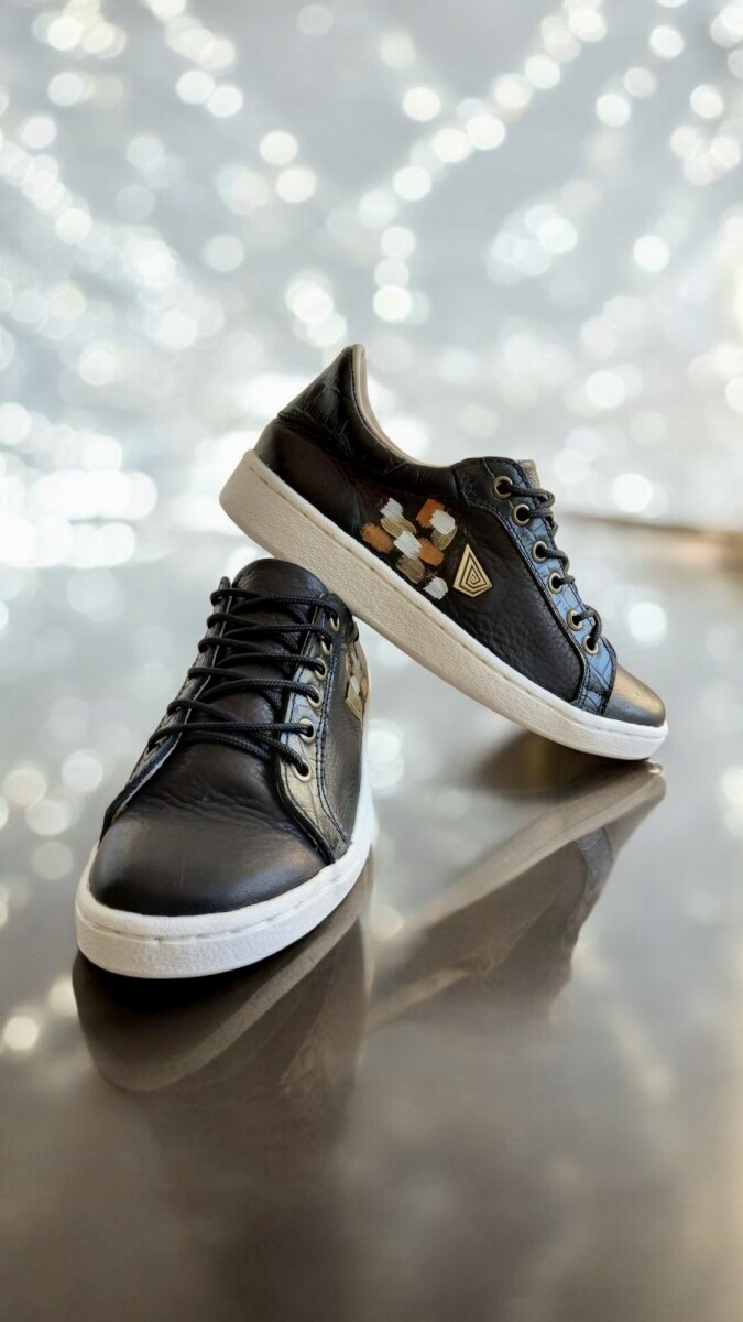 Sneaker Dasha Negro Con Arte. 