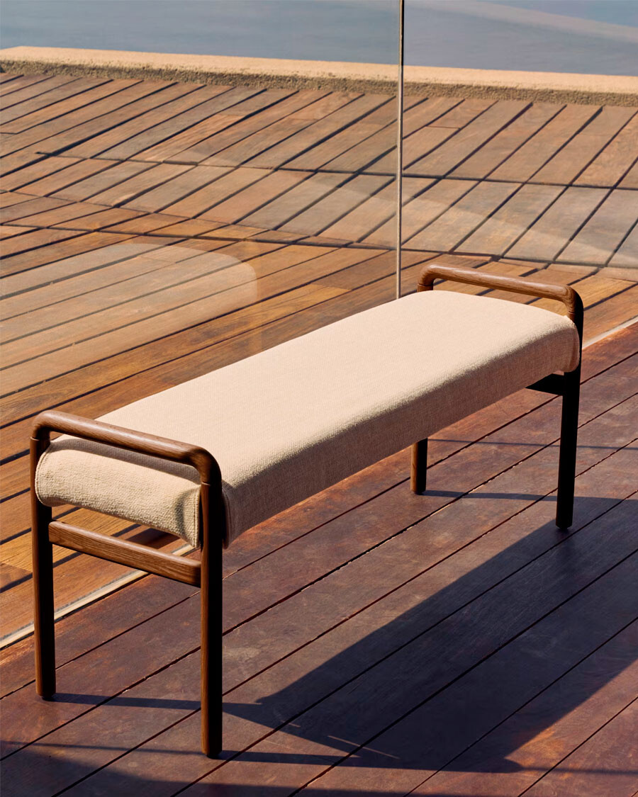 Banco desenfundable Macaret de madera maciza de roble acabado nogal 120 cm FSC Mix Credit.