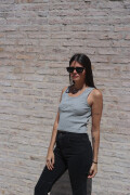 Musculosa Relief GRIS