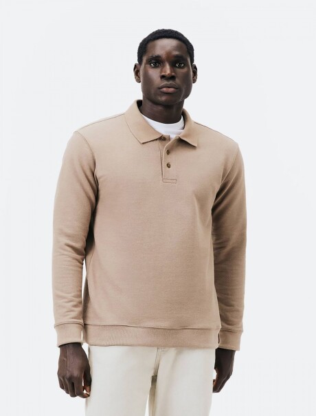 POLO EN PIQUÉ MODELO REGULAR BEIGE