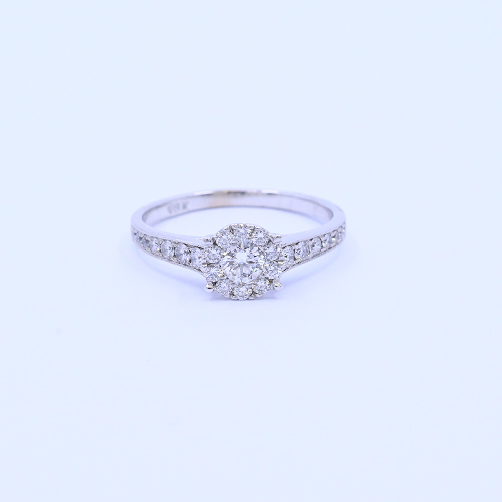 Anillo oro 18k blanco con brillantes. Anillo oro 18k blanco con brillantes.