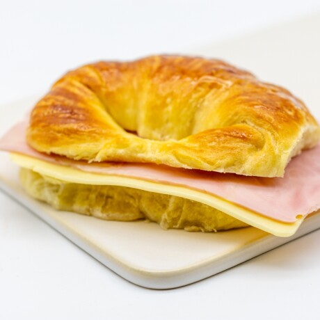 Medialuna con Jamón y Queso 000
