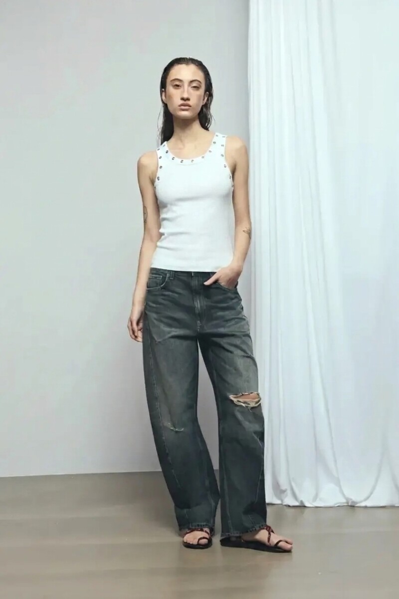 Musculosa con ojalillos blanco
