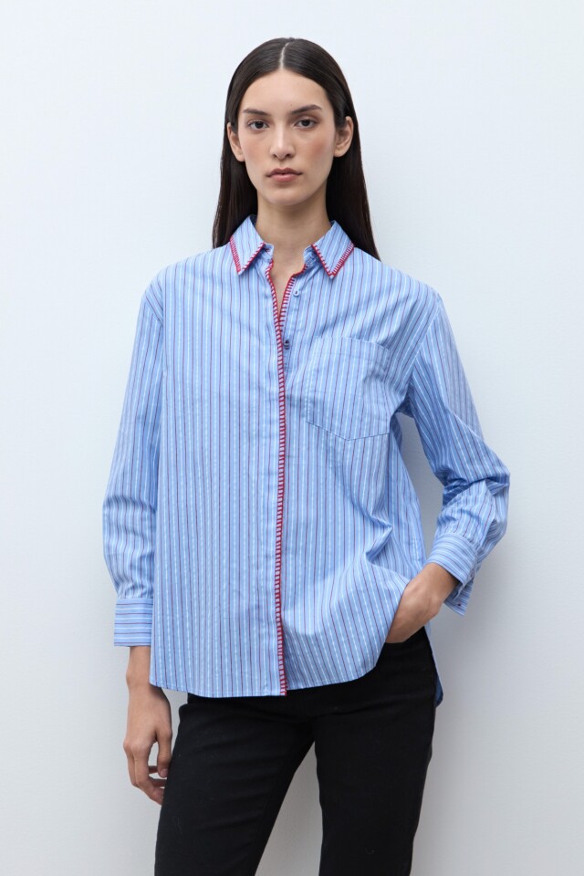 Camisa rayada bordado en contaste celeste