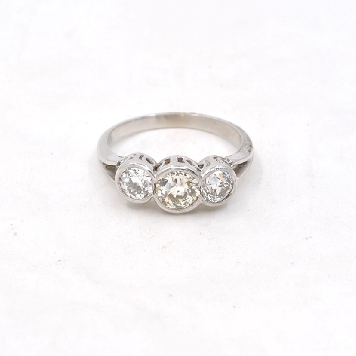 Anillo Platino Con 3 Brillantes, Nuevo, Estilo Antiguo 