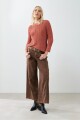 Sweater cinta con ruedo curvo lacre