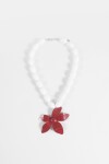 Collar flor acrílico bordo