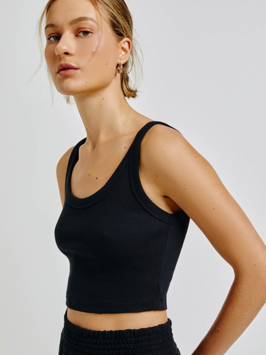 TOP CUELLO EN U EN TELA ACANALADA - NEGRO 