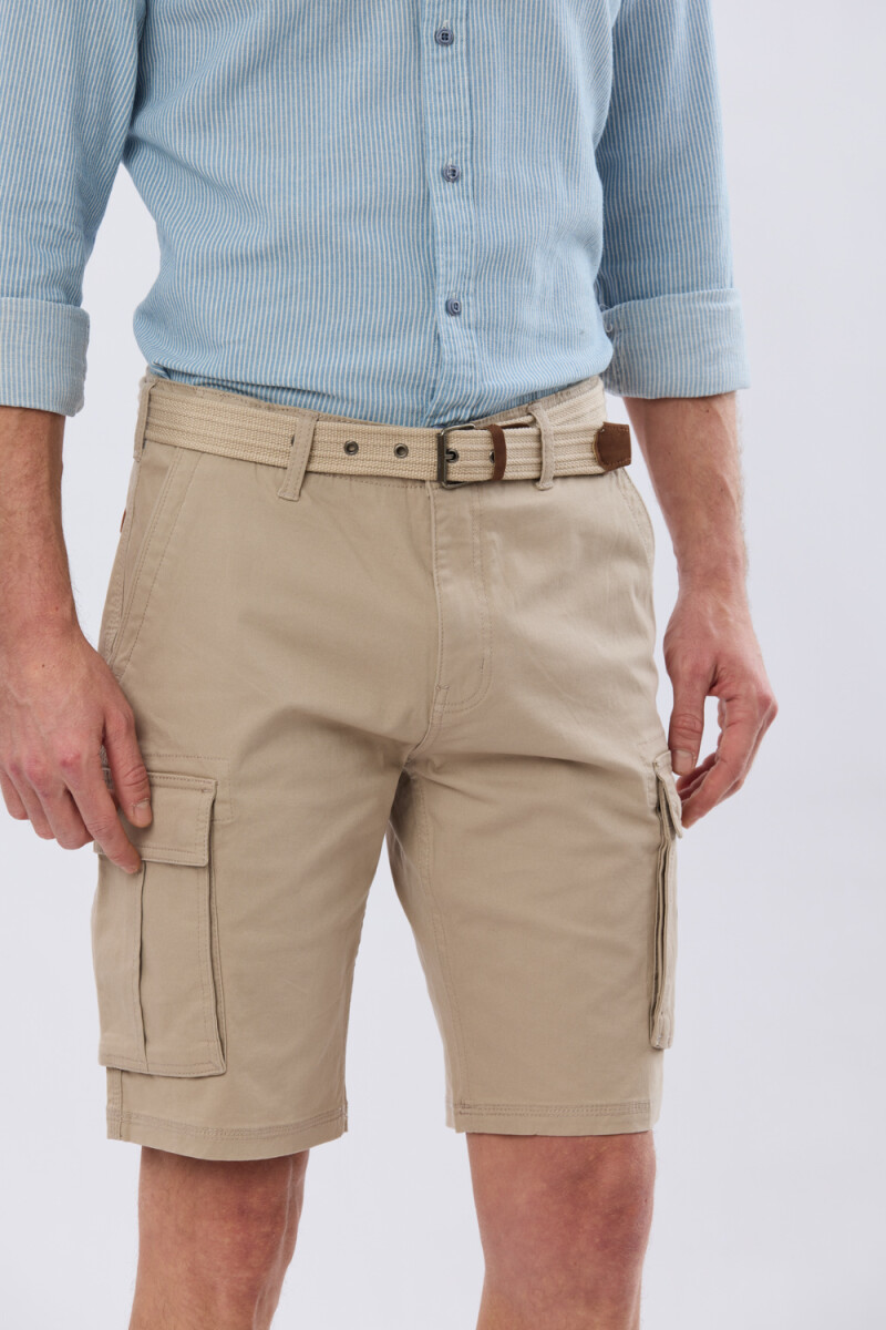 BERMUDA CARGO CON CINTO - Beige 