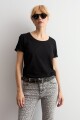 Remera escote a la base negro