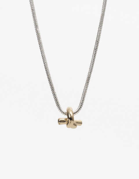 Cadena Corta con Dije Metal Collar Con Dije Nudo Biplating - Dorado