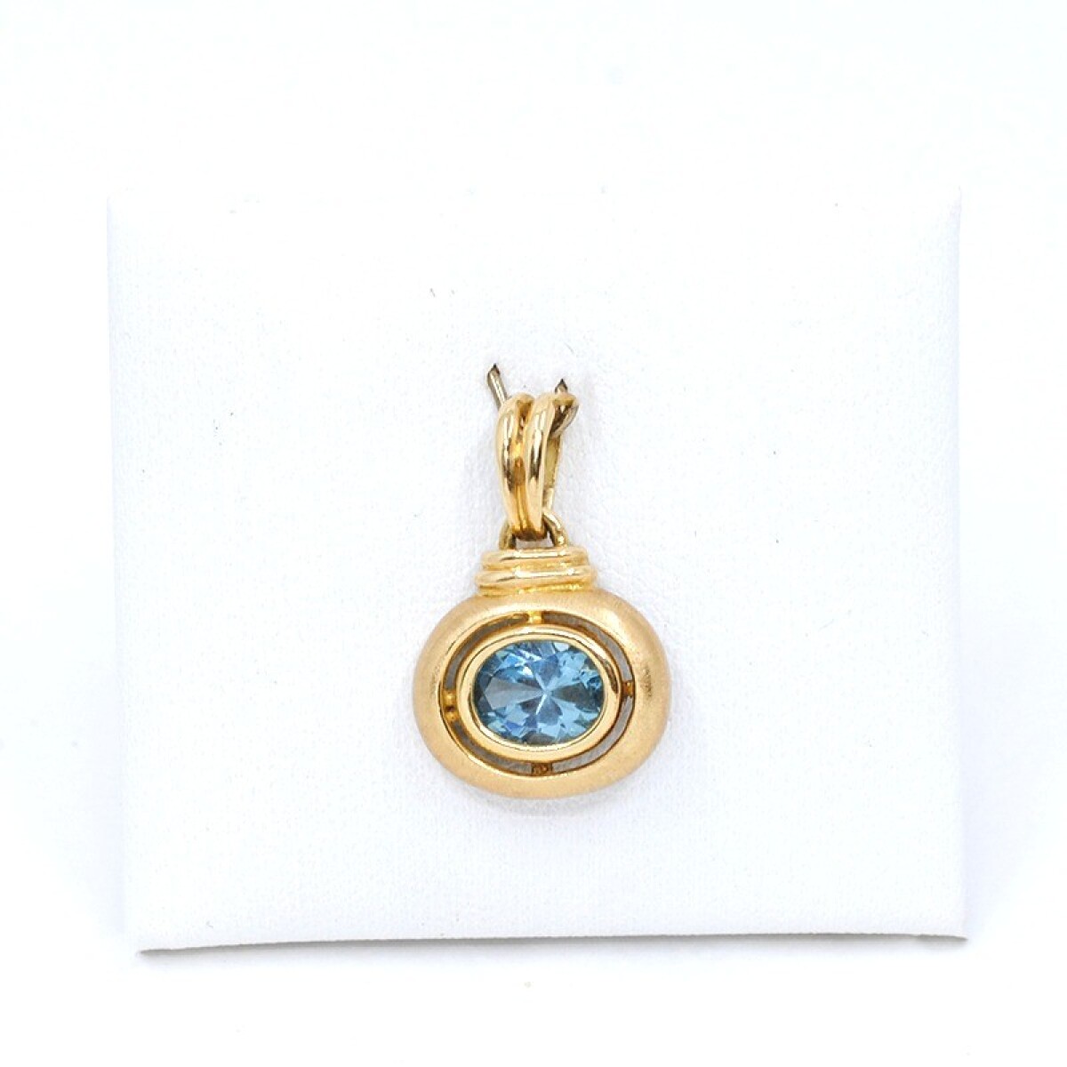 Colgante En Oro 18K Con Topacio Celeste 