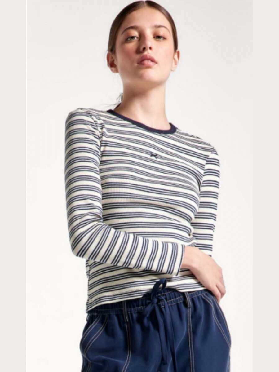 CAMISETA MANGA LARGA CON ESTAMPADO - NEGRO 