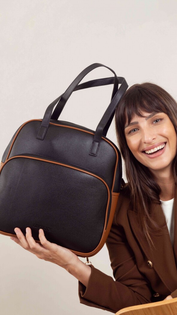 MOCHILA CLARA NEGRO Y SUELA