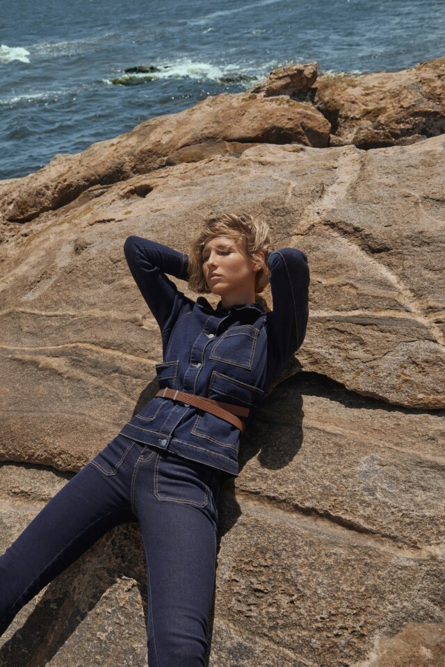 Jean bootcut con bolsillos jean oscuro