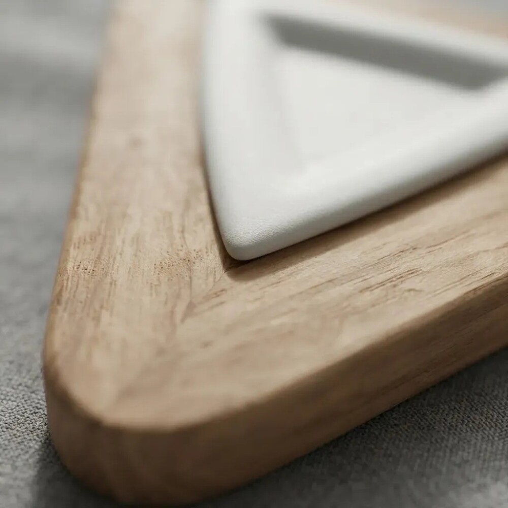 Plato triangular con base Eucaliptus 40 cms Plato triangular con base Eucaliptus 40 cms