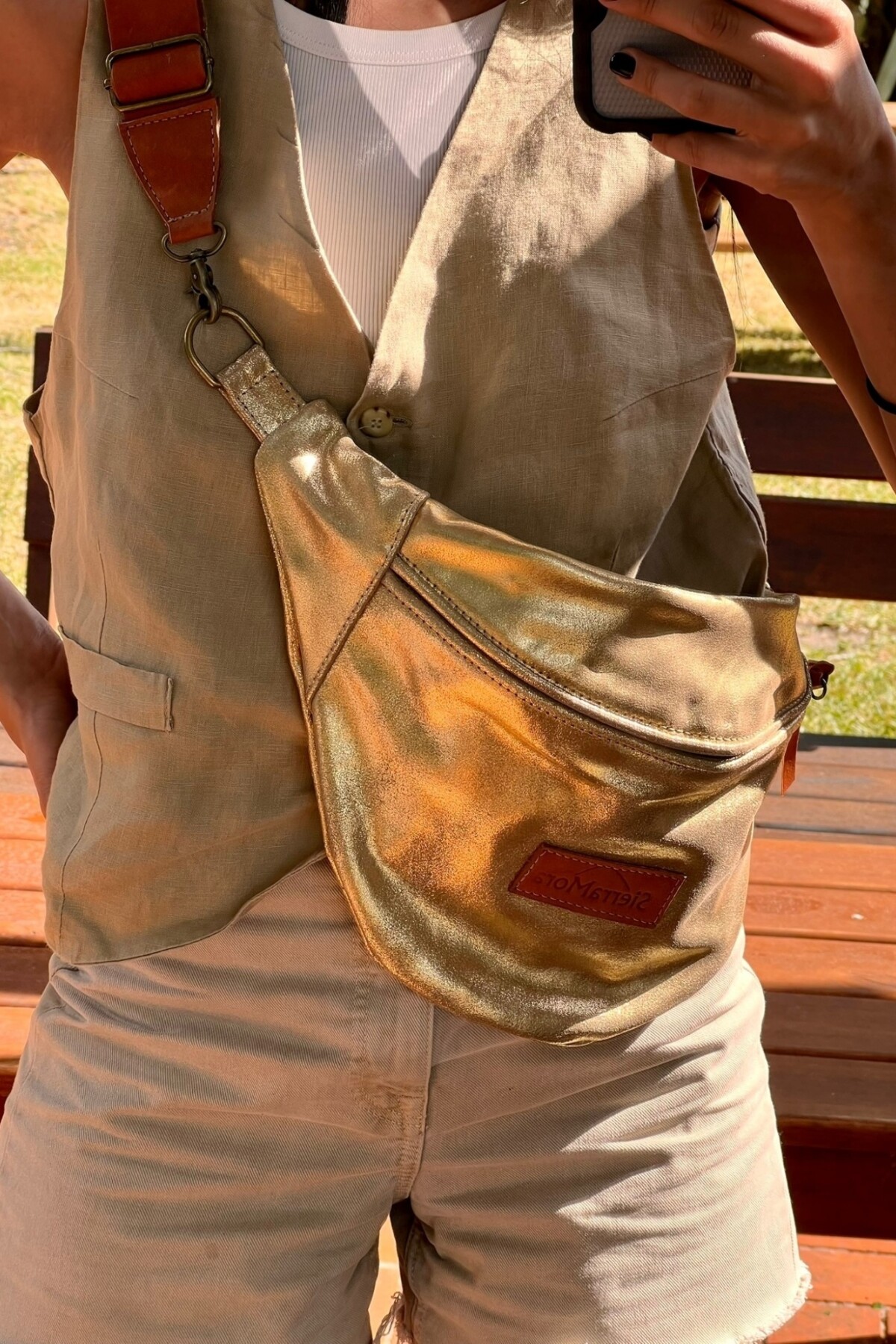 Leather Fanny Pack Shinny Dorado Claro