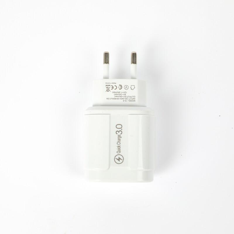 Cargador celular DK-C01 carga rapida 3.0A con cable USB tipo C Cargador celular DK-C01 carga rapida 3.0A con cable USB tipo C