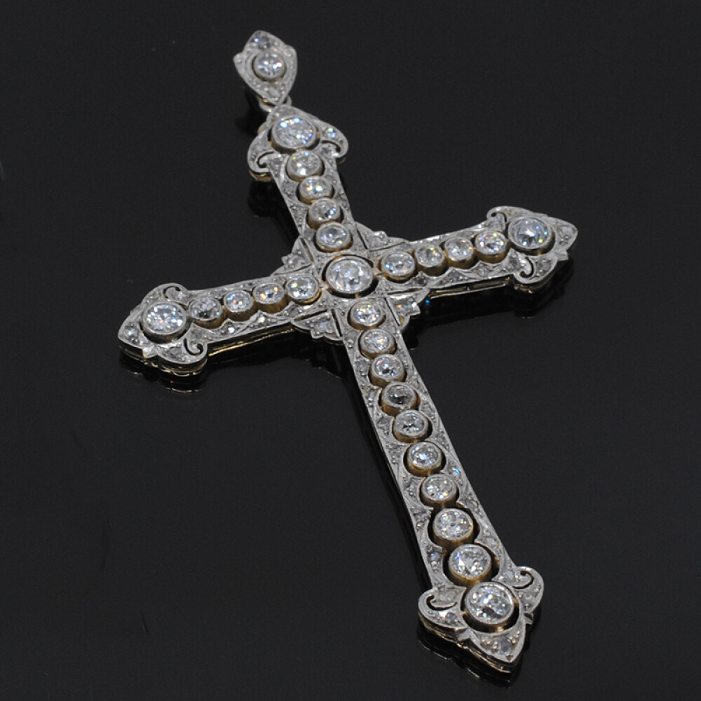 Cruz 18k y platino con brillantes y diamantes Cruz 18k y platino con brillantes y diamantes
