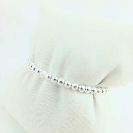 Pulsera de plata 925 con cuentas 4mm, diámetro interno 5,5cm, cierre en S. Pulsera de plata 925 con cuentas 4mm, diámetro interno 5,5cm, cierre en S.