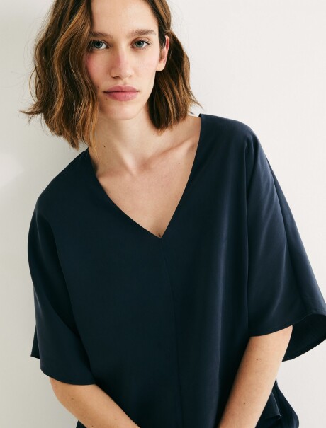 BLUSA DE CUELLO EN V AZUL