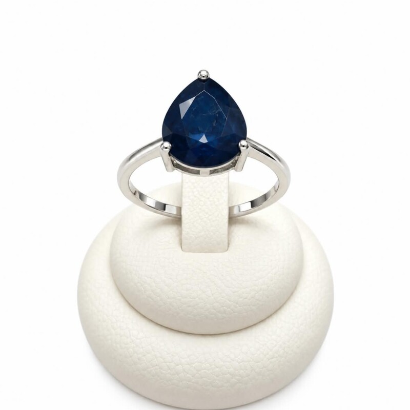 Anillo con Zafiro en forma de gota Anillo con Zafiro en forma de gota