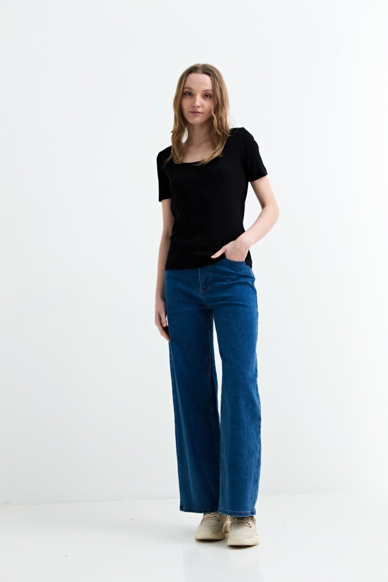 Remera m/c en rib cuello cuadrado NEGRO