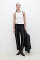 Pantalón con vivo en contraste negro