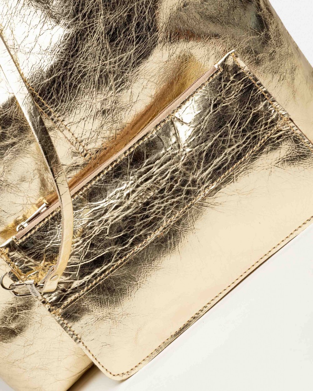 Bolso Loto en cuero metalizado Platino