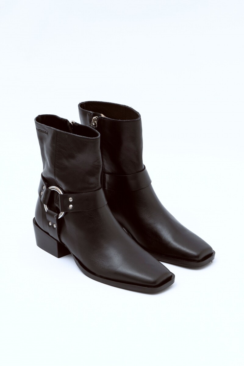 Buky Black