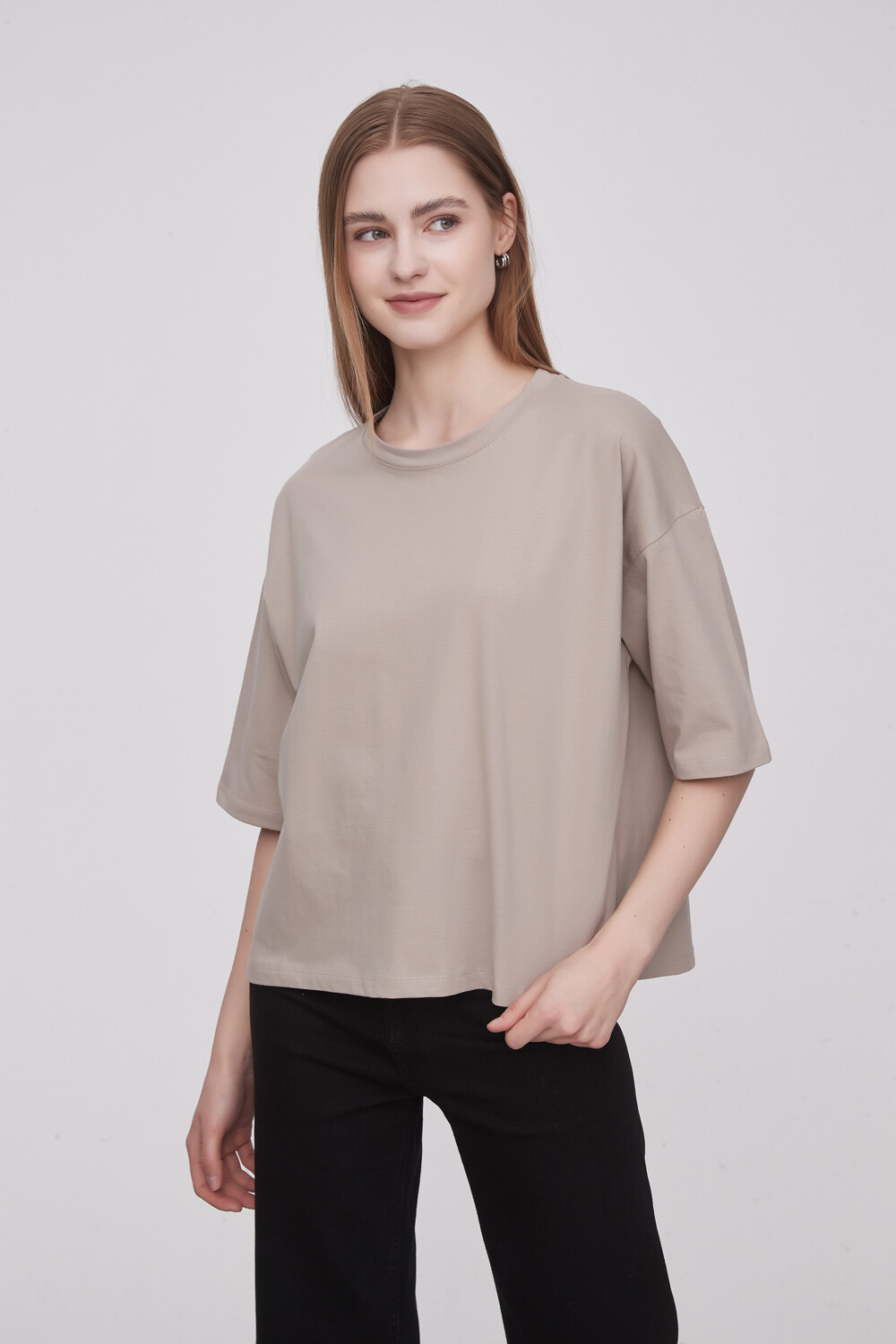 Remera Ahrnia Cemento