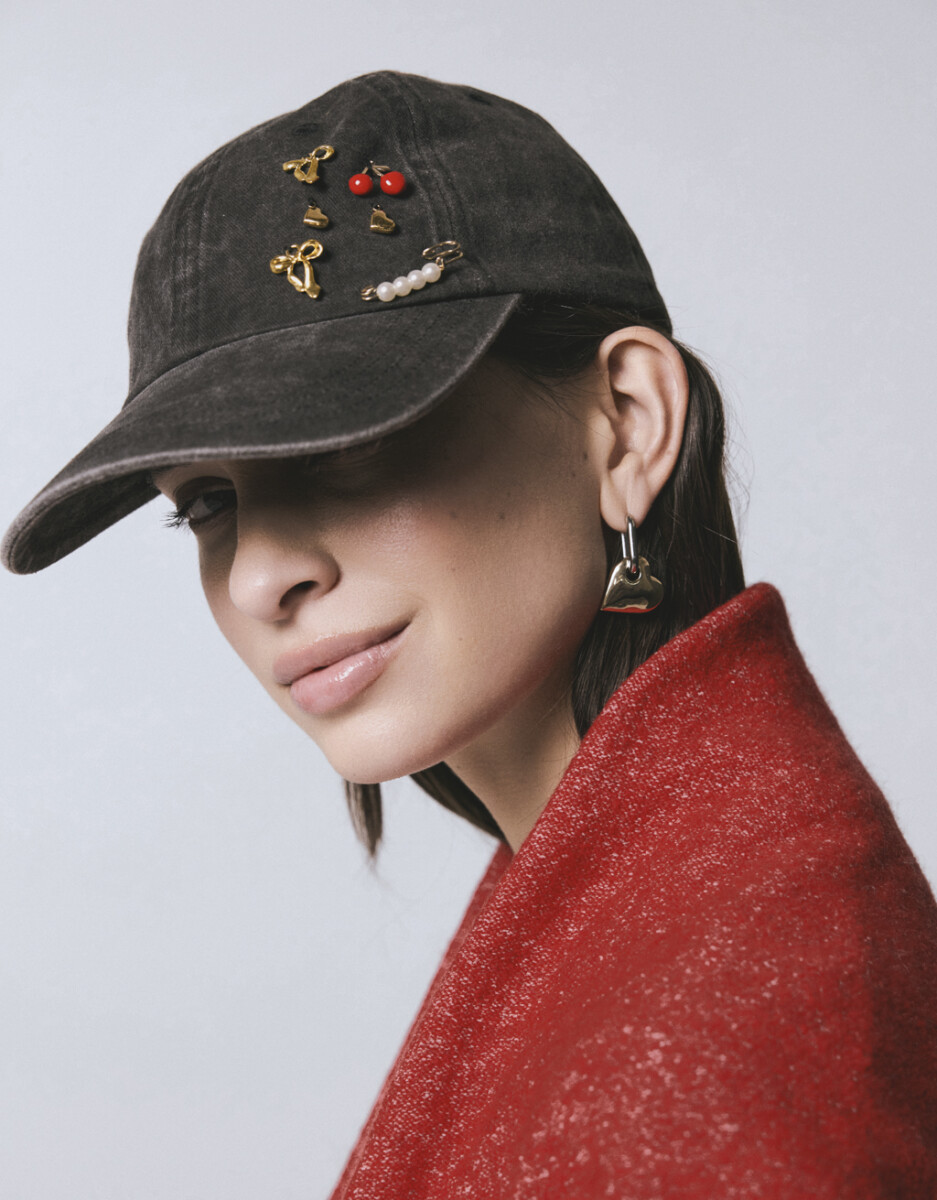 Cap De Canvas Lavado Con Pins 
