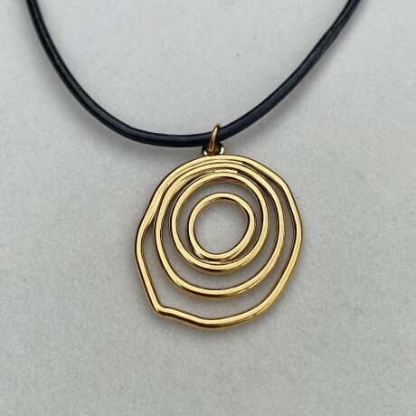 Collar LALI con dije en acero dorado Collar LALI con dije en acero dorado