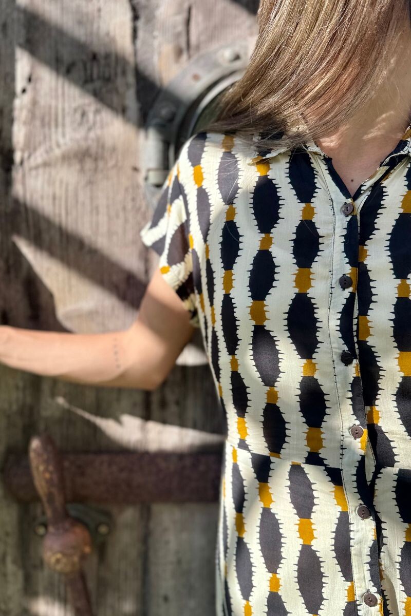 Vestido camisero largo Mostaza, negro y crema