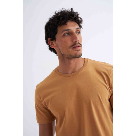Remera básica Carpi Camel