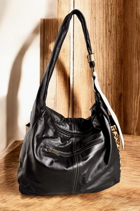 Cartera DEMI Con Arte Pintado A Mano Color Negro Blanco Y Print