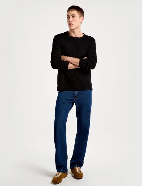 CAMISETA TÉRMICA MODELO REGULAR NEGRO