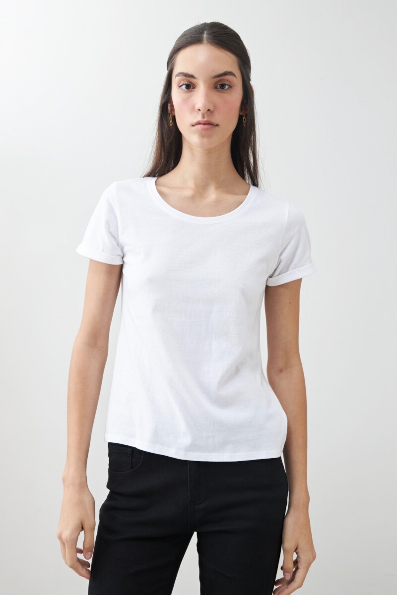 Remera escote a la base blanco