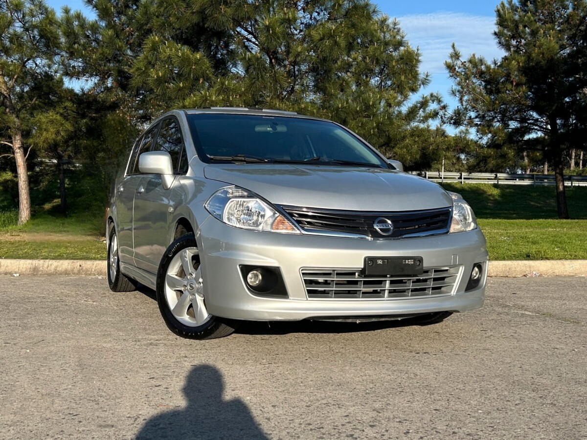 Nissan Tiida 1.8 EXCELENTE ESTADO! | Permuta / Financia Nissan Tiida 1.8 EXCELENTE ESTADO! | Permuta / Financia