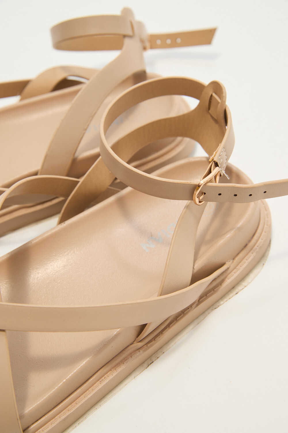 Sandalia Cattalea Beige Claro