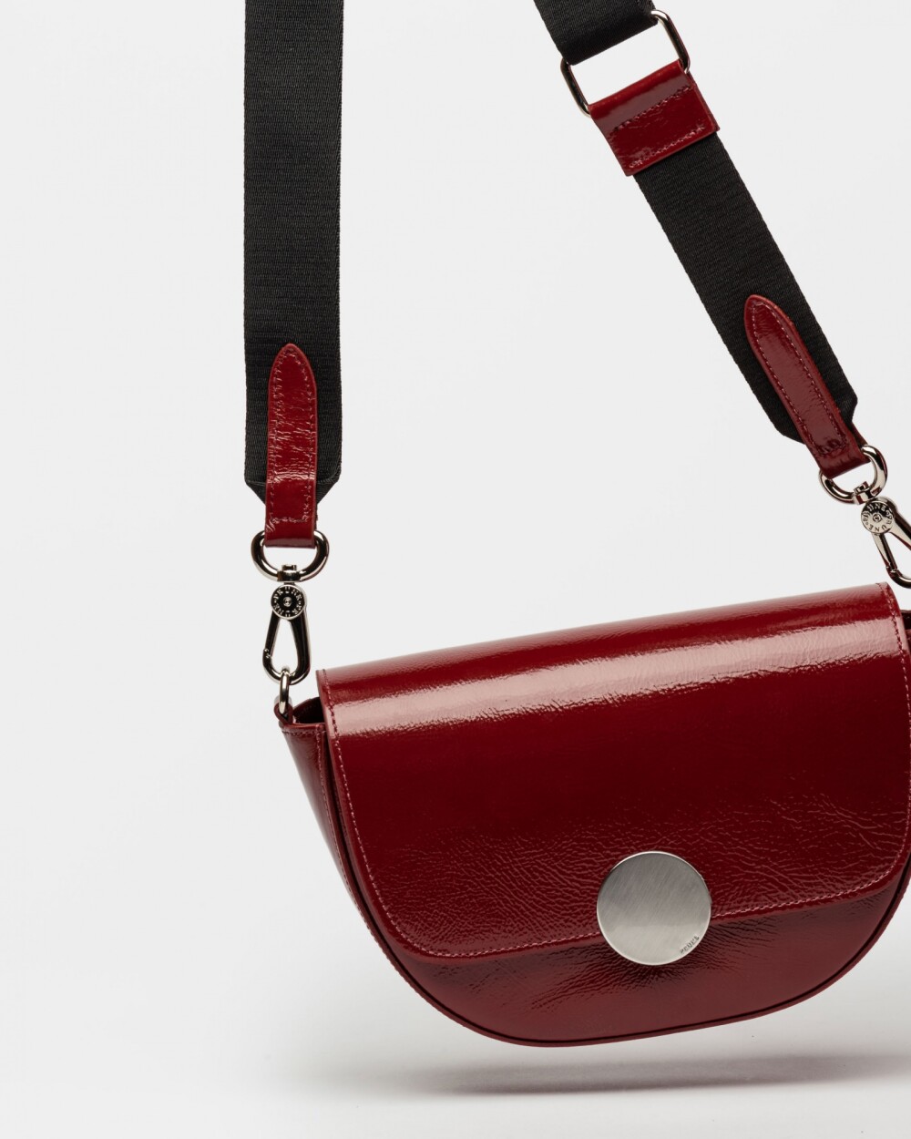 Bandolera The Circle En Cuero Charol Arrugado Berry