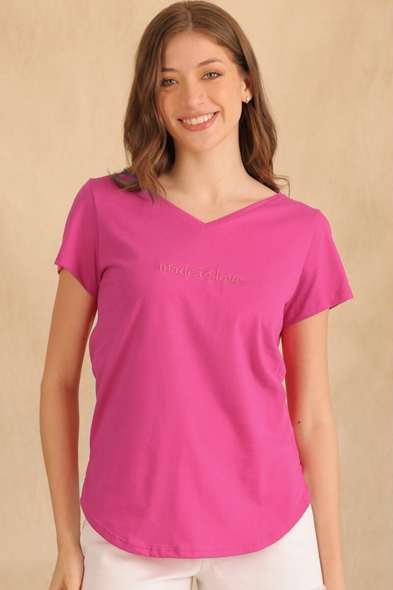 Remera de Algodón Bordada. Remera de Algodón Bordada.