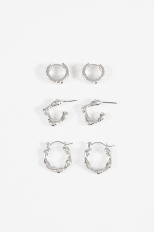 Set de aros con texturas y formas plateado