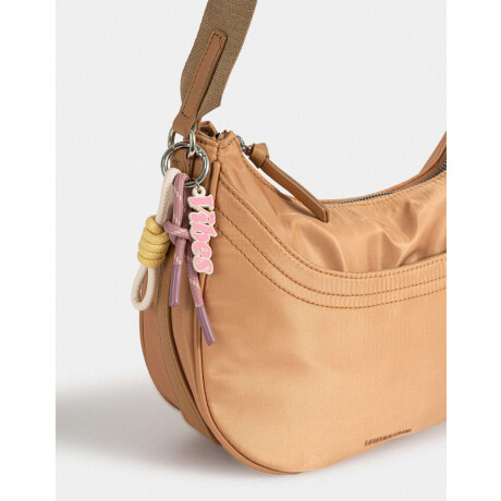 Bandolera Urbana Con Charm Marron Beige
