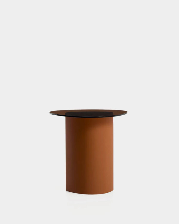 Mesa auxiliar Olir de vidrio templado y acero terracota 48 x 46,8 cm Mesa auxiliar Olir de vidrio templado y acero terracota 48 x 46,8 cm