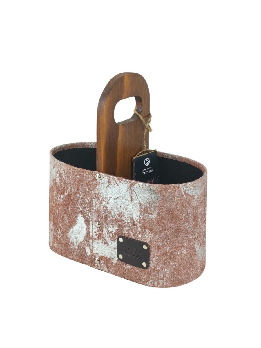 Matera Artesanal de Cuero con Detalles Metalizados - Durazno con plateado 