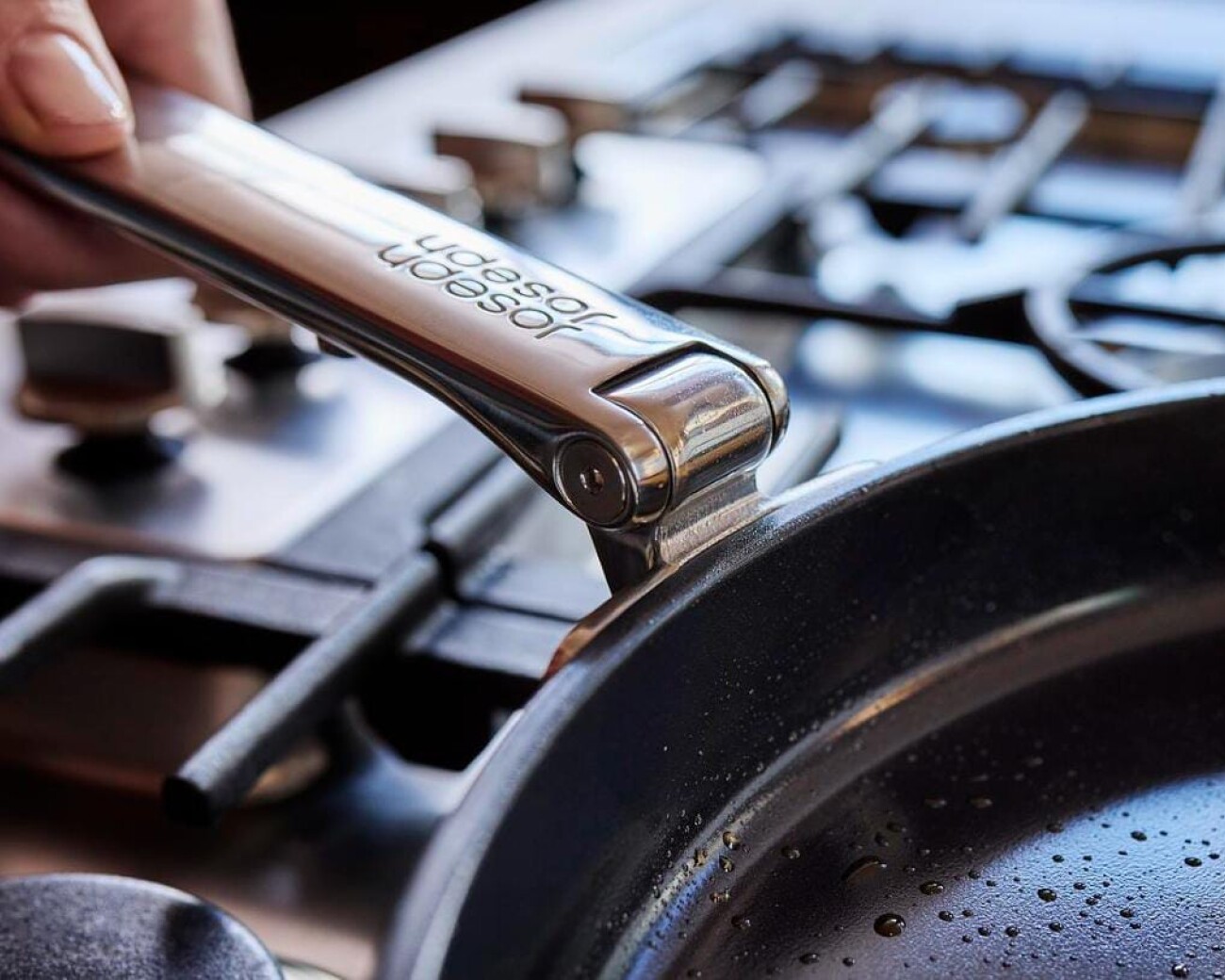 Set de 2 Sartenes Space Steel 24 cm y 28 cm Joseph Joseph- Preventa Set de 2 Sartenes Space Steel 24 cm y 28 cm Joseph Joseph- Preventa