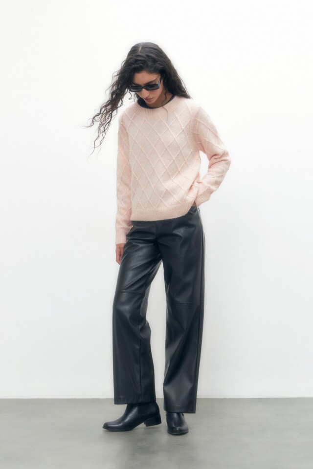 Sweater con estructura y perlas rosa pastel