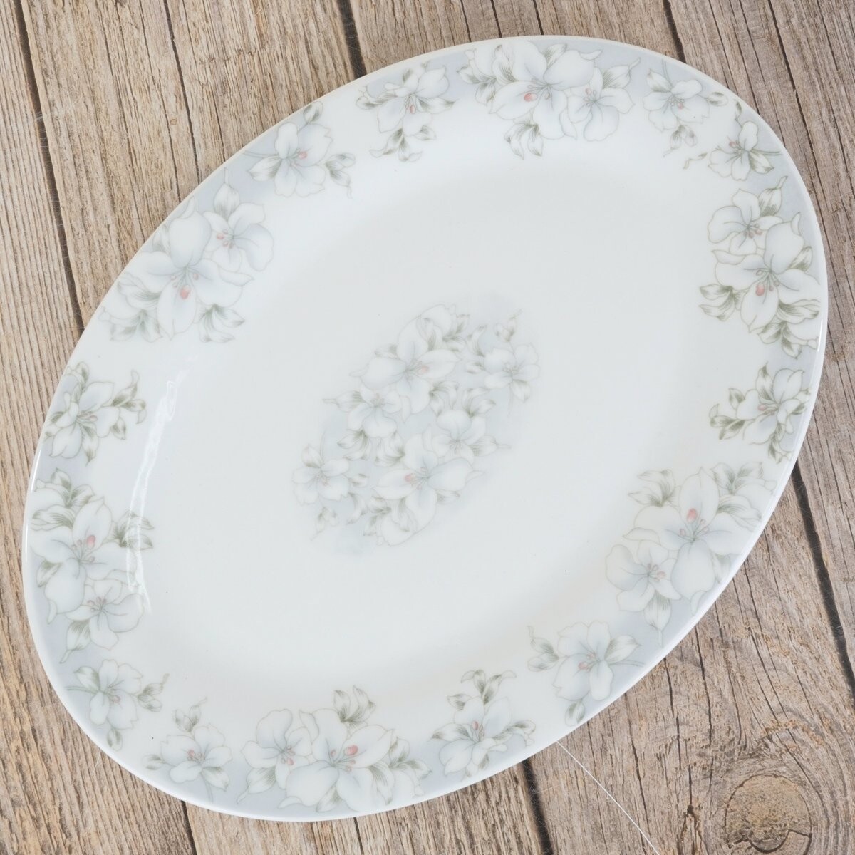 Plato oval ceramica blanca con diseño 