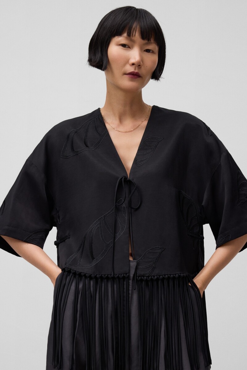 CHAQUETA BORDADA Negro